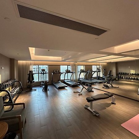 Mehood Lestie International Hotel Nancun Wanbo Metro Station Branch - Free Shuttle Bus To Canton Fair Complex During Canton Fair Period & Free Breakfast & Free Afternoon Tea & Free Midnight Snack & Free Vpn Internet Access 외부 사진