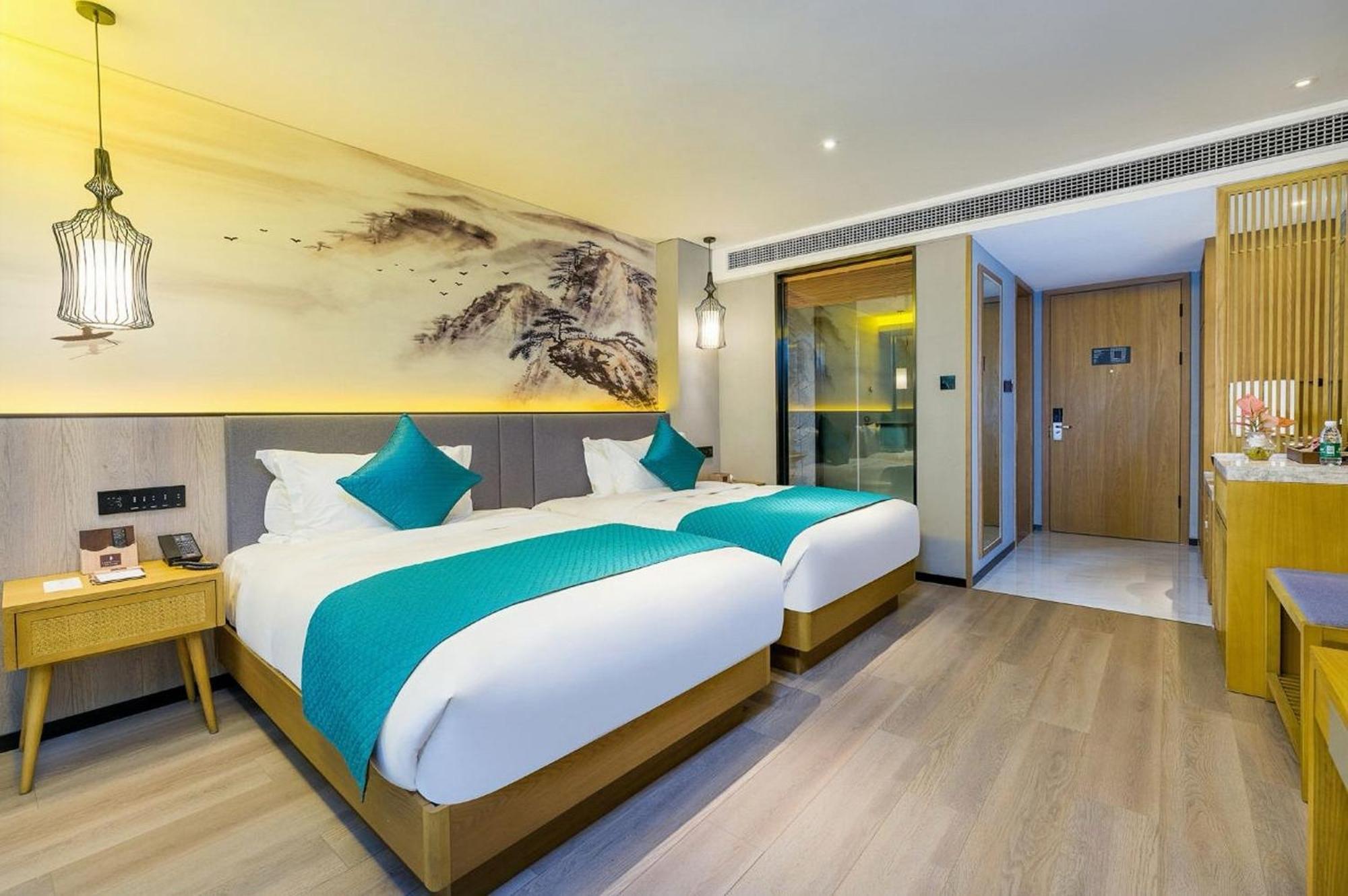 Mehood Lestie International Hotel Nancun Wanbo Metro Station Branch - Free Shuttle Bus To Canton Fair Complex During Canton Fair Period & Free Breakfast & Free Afternoon Tea & Free Midnight Snack & Free Vpn Internet Access 외부 사진