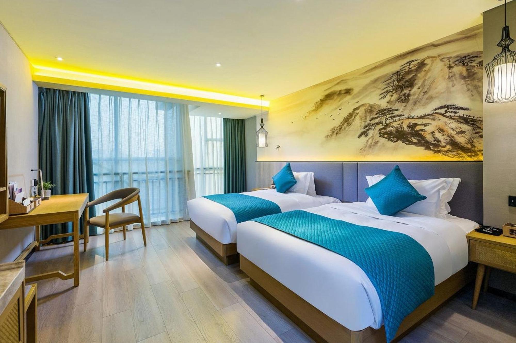 Mehood Lestie International Hotel Nancun Wanbo Metro Station Branch - Free Shuttle Bus To Canton Fair Complex During Canton Fair Period & Free Breakfast & Free Afternoon Tea & Free Midnight Snack & Free Vpn Internet Access 외부 사진