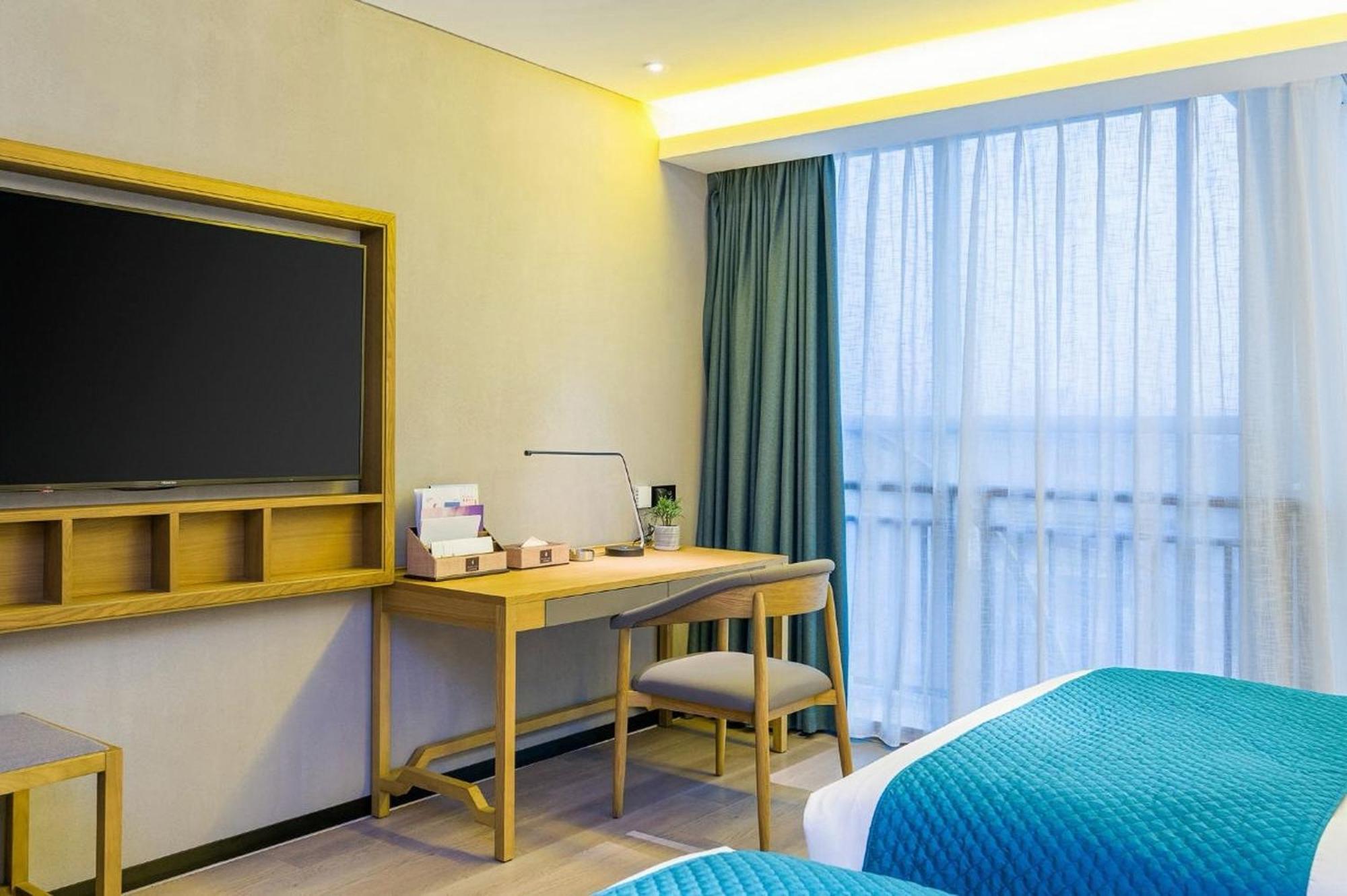 Mehood Lestie International Hotel Nancun Wanbo Metro Station Branch - Free Shuttle Bus To Canton Fair Complex During Canton Fair Period & Free Breakfast & Free Afternoon Tea & Free Midnight Snack & Free Vpn Internet Access 외부 사진