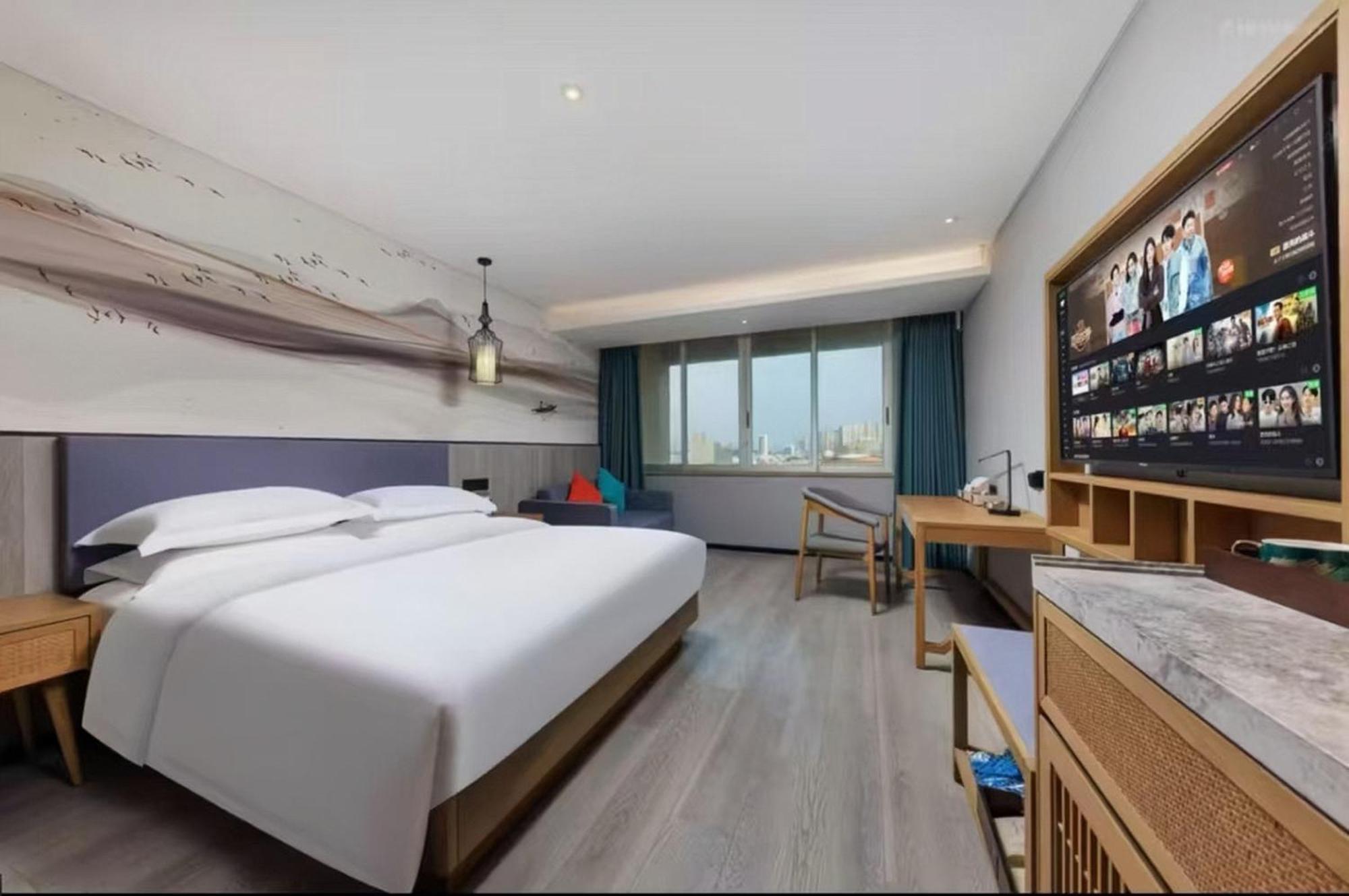 Mehood Lestie International Hotel Nancun Wanbo Metro Station Branch - Free Shuttle Bus To Canton Fair Complex During Canton Fair Period & Free Breakfast & Free Afternoon Tea & Free Midnight Snack & Free Vpn Internet Access 외부 사진