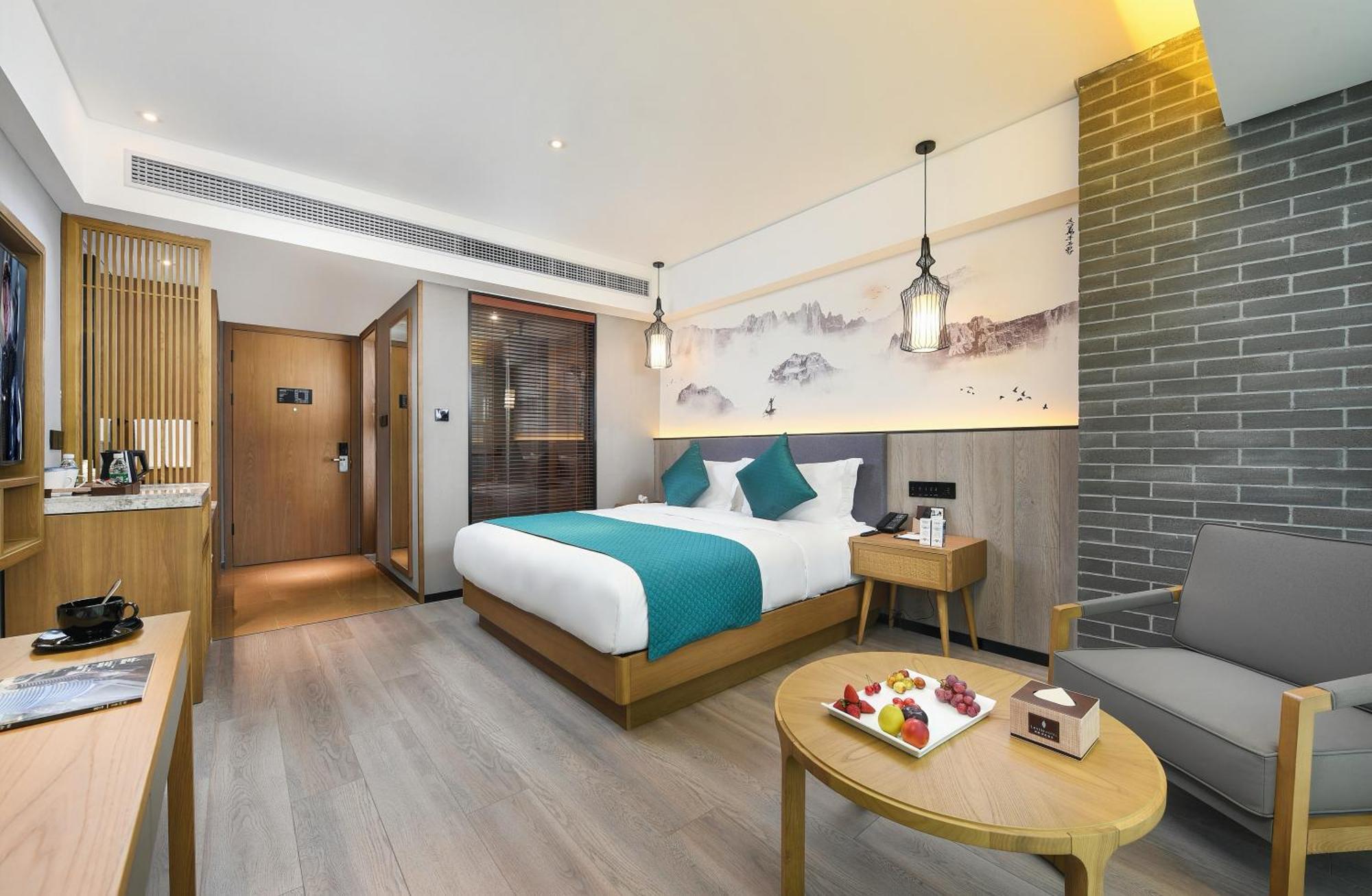 Mehood Lestie International Hotel Nancun Wanbo Metro Station Branch - Free Shuttle Bus To Canton Fair Complex During Canton Fair Period & Free Breakfast & Free Afternoon Tea & Free Midnight Snack & Free Vpn Internet Access 외부 사진