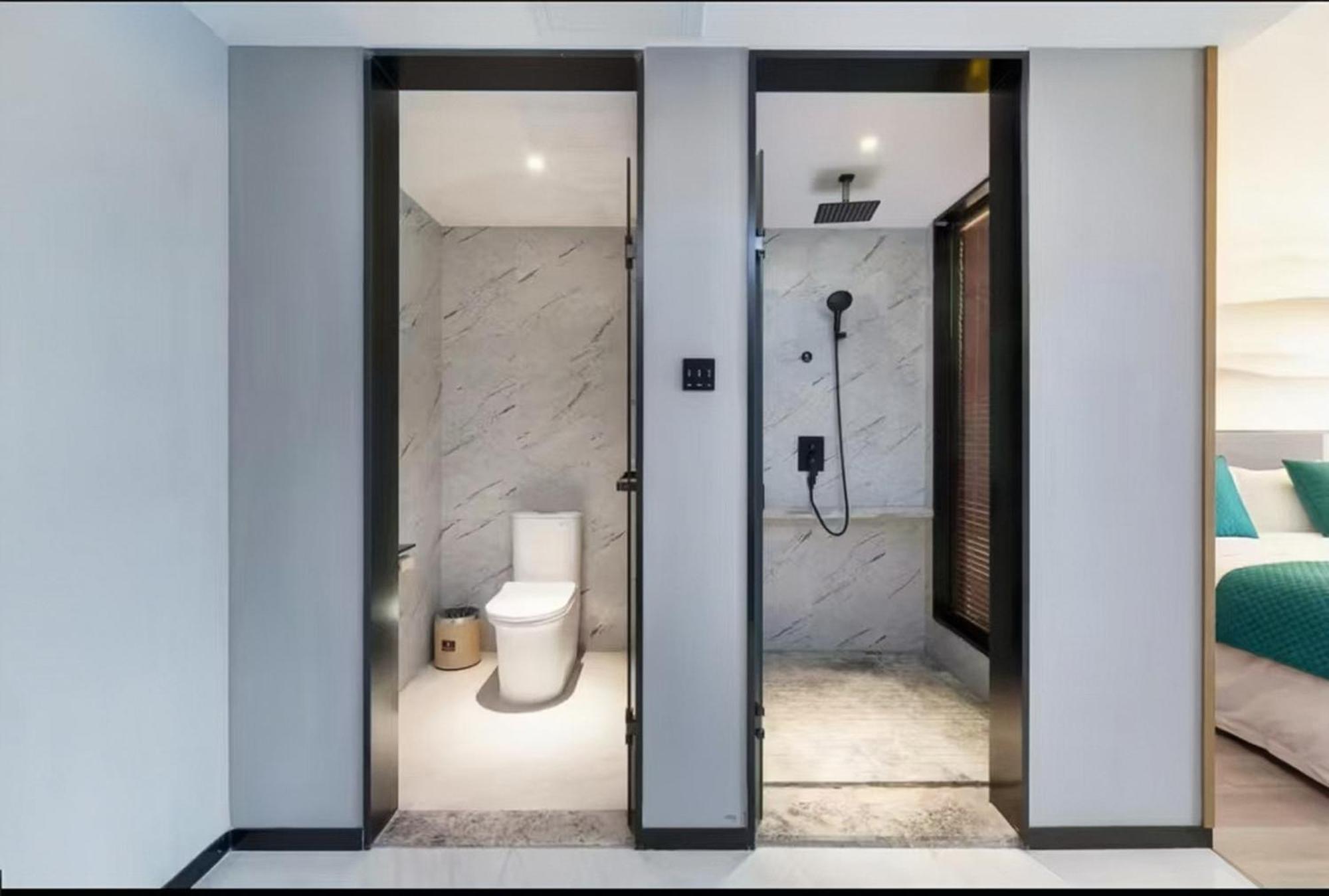 Mehood Lestie International Hotel Nancun Wanbo Metro Station Branch - Free Shuttle Bus To Canton Fair Complex During Canton Fair Period & Free Breakfast & Free Afternoon Tea & Free Midnight Snack & Free Vpn Internet Access 외부 사진