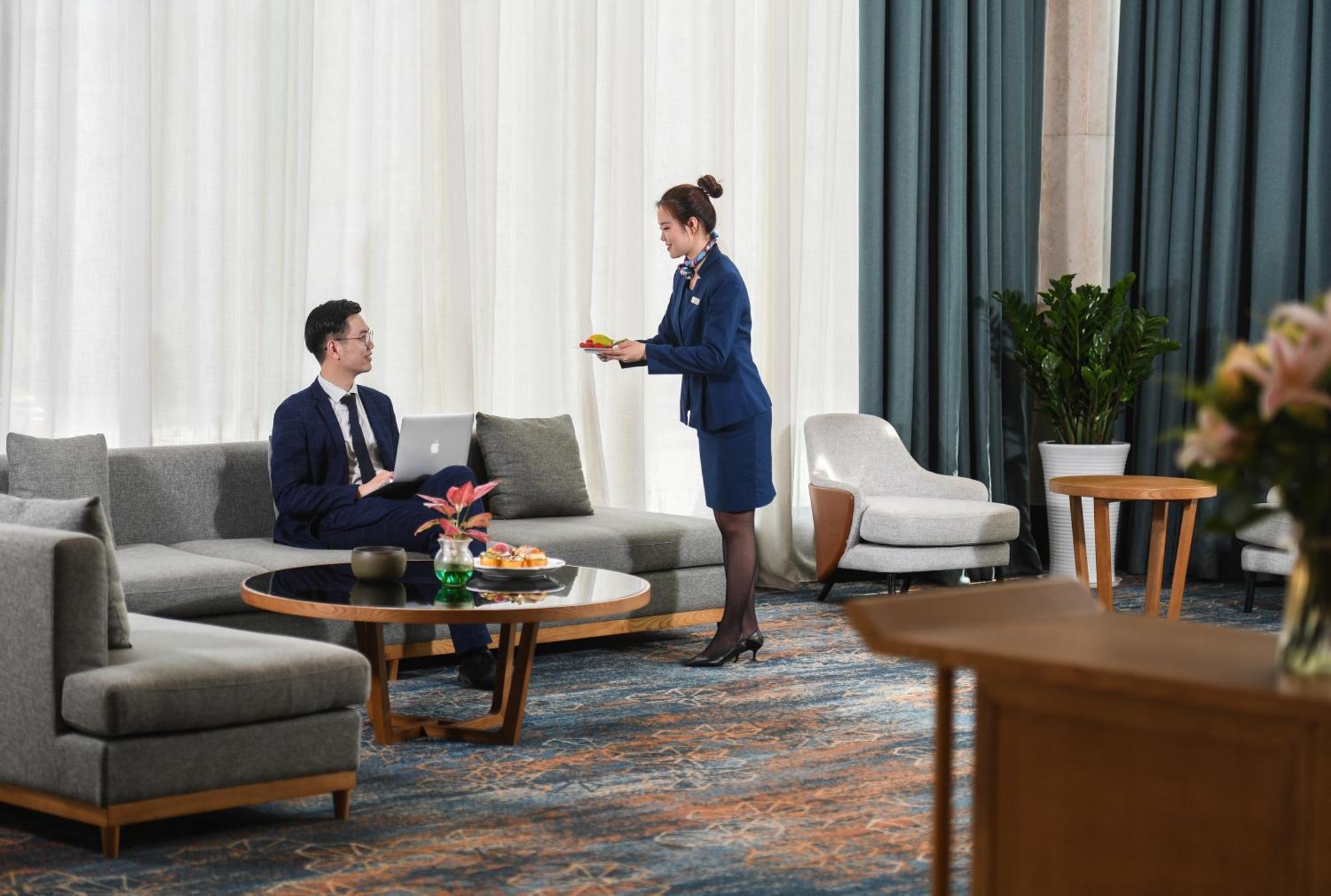 Mehood Lestie International Hotel Nancun Wanbo Metro Station Branch - Free Shuttle Bus To Canton Fair Complex During Canton Fair Period & Free Breakfast & Free Afternoon Tea & Free Midnight Snack & Free Vpn Internet Access 외부 사진