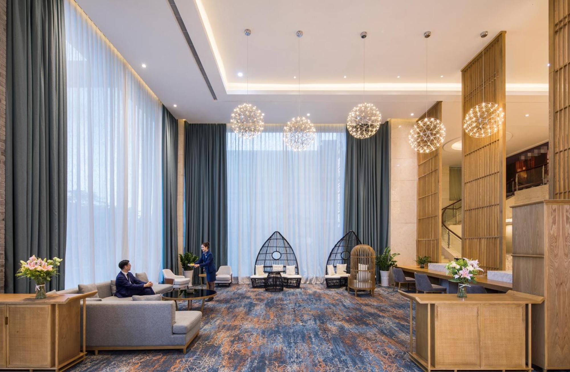 Mehood Lestie International Hotel Nancun Wanbo Metro Station Branch - Free Shuttle Bus To Canton Fair Complex During Canton Fair Period & Free Breakfast & Free Afternoon Tea & Free Midnight Snack & Free Vpn Internet Access 외부 사진
