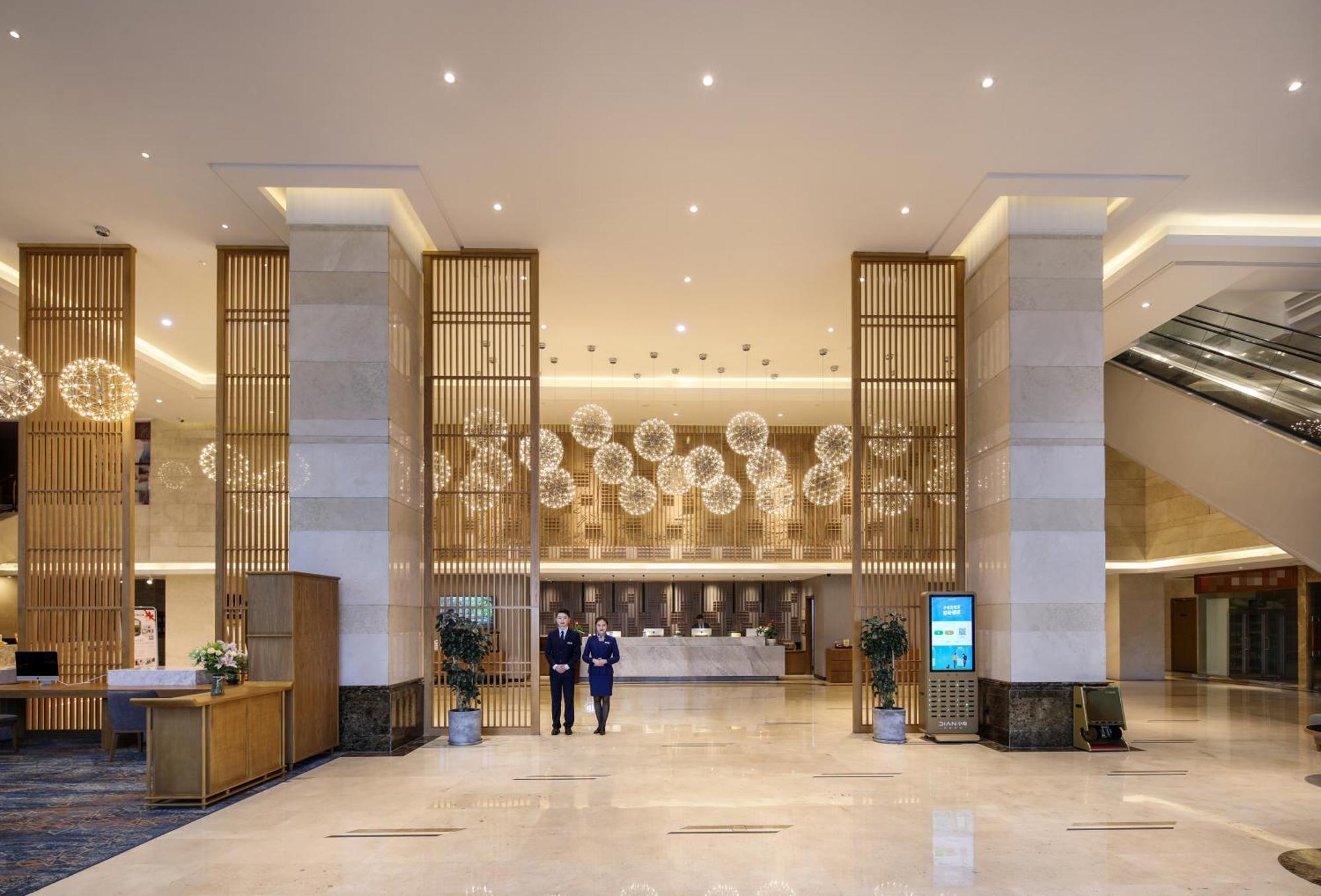 Mehood Lestie International Hotel Nancun Wanbo Metro Station Branch - Free Shuttle Bus To Canton Fair Complex During Canton Fair Period & Free Breakfast & Free Afternoon Tea & Free Midnight Snack & Free Vpn Internet Access 외부 사진