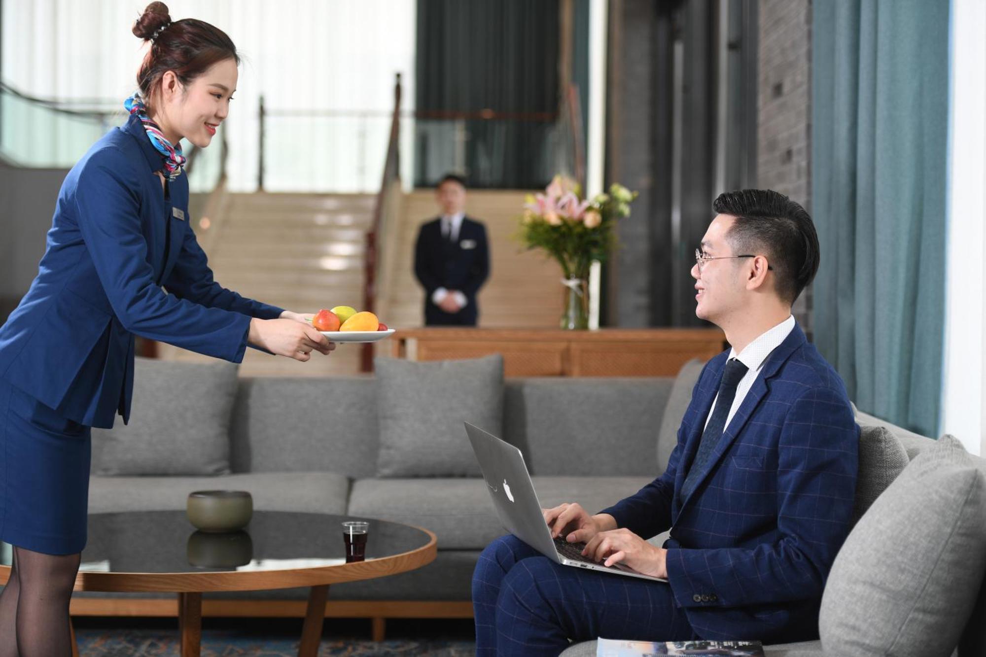 Mehood Lestie International Hotel Nancun Wanbo Metro Station Branch - Free Shuttle Bus To Canton Fair Complex During Canton Fair Period & Free Breakfast & Free Afternoon Tea & Free Midnight Snack & Free Vpn Internet Access 외부 사진
