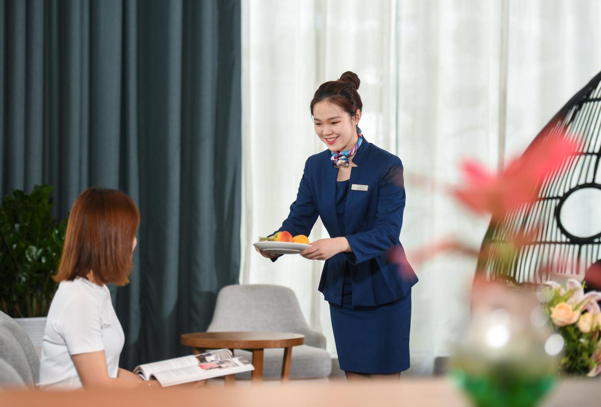 Mehood Lestie International Hotel Nancun Wanbo Metro Station Branch - Free Shuttle Bus To Canton Fair Complex During Canton Fair Period & Free Breakfast & Free Afternoon Tea & Free Midnight Snack & Free Vpn Internet Access 외부 사진