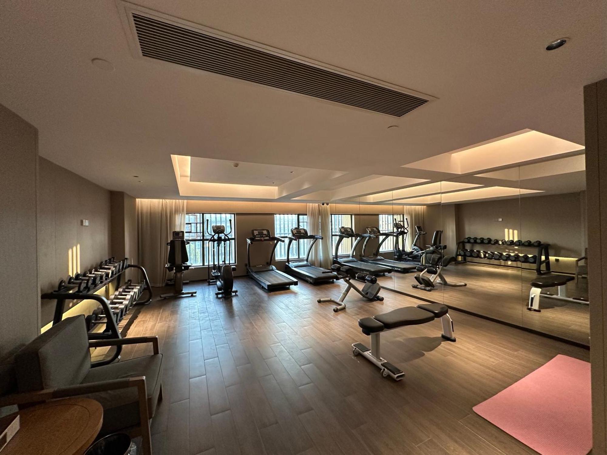 Mehood Lestie International Hotel Nancun Wanbo Metro Station Branch - Free Shuttle Bus To Canton Fair Complex During Canton Fair Period & Free Breakfast & Free Afternoon Tea & Free Midnight Snack & Free Vpn Internet Access 외부 사진