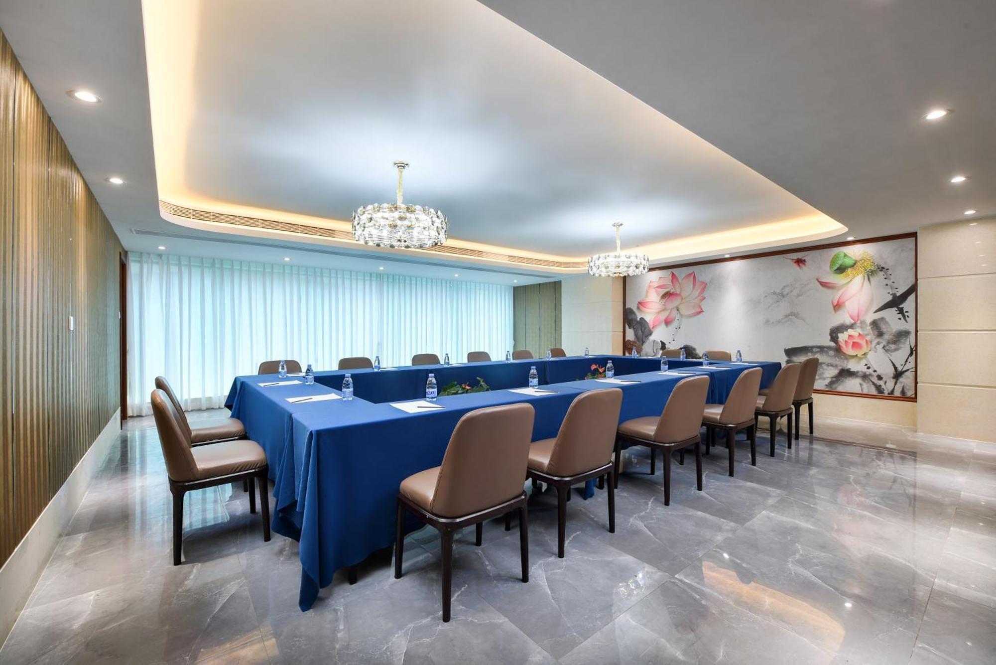 Mehood Lestie International Hotel Nancun Wanbo Metro Station Branch - Free Shuttle Bus To Canton Fair Complex During Canton Fair Period & Free Breakfast & Free Afternoon Tea & Free Midnight Snack & Free Vpn Internet Access 외부 사진