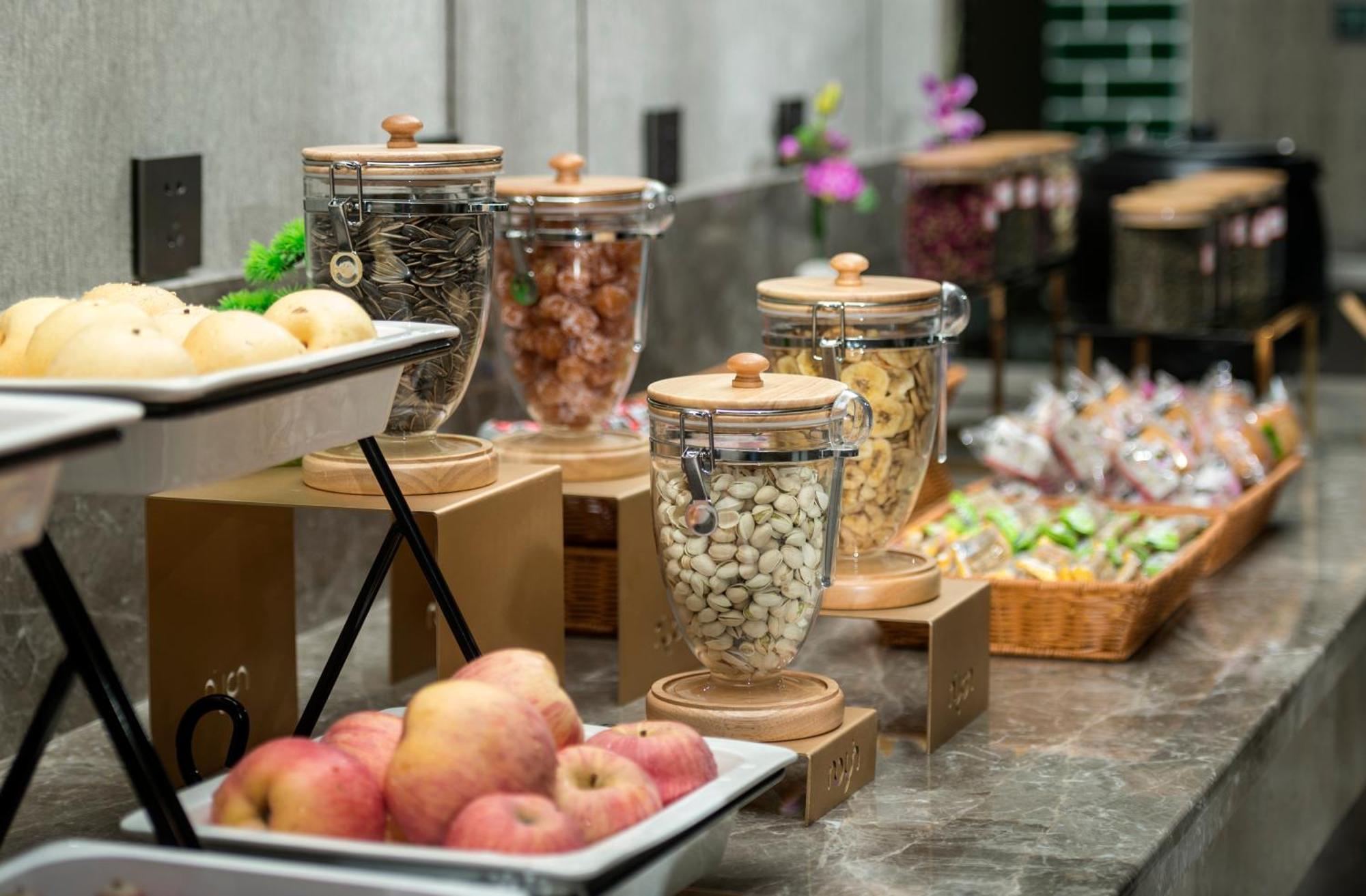 Mehood Lestie International Hotel Nancun Wanbo Metro Station Branch - Free Shuttle Bus To Canton Fair Complex During Canton Fair Period & Free Breakfast & Free Afternoon Tea & Free Midnight Snack & Free Vpn Internet Access 외부 사진